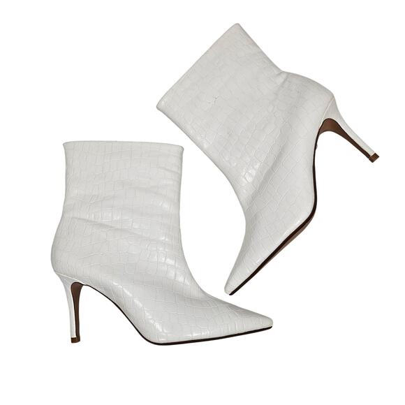 Revolve Raye White East Bootie - Picture 3 of 9